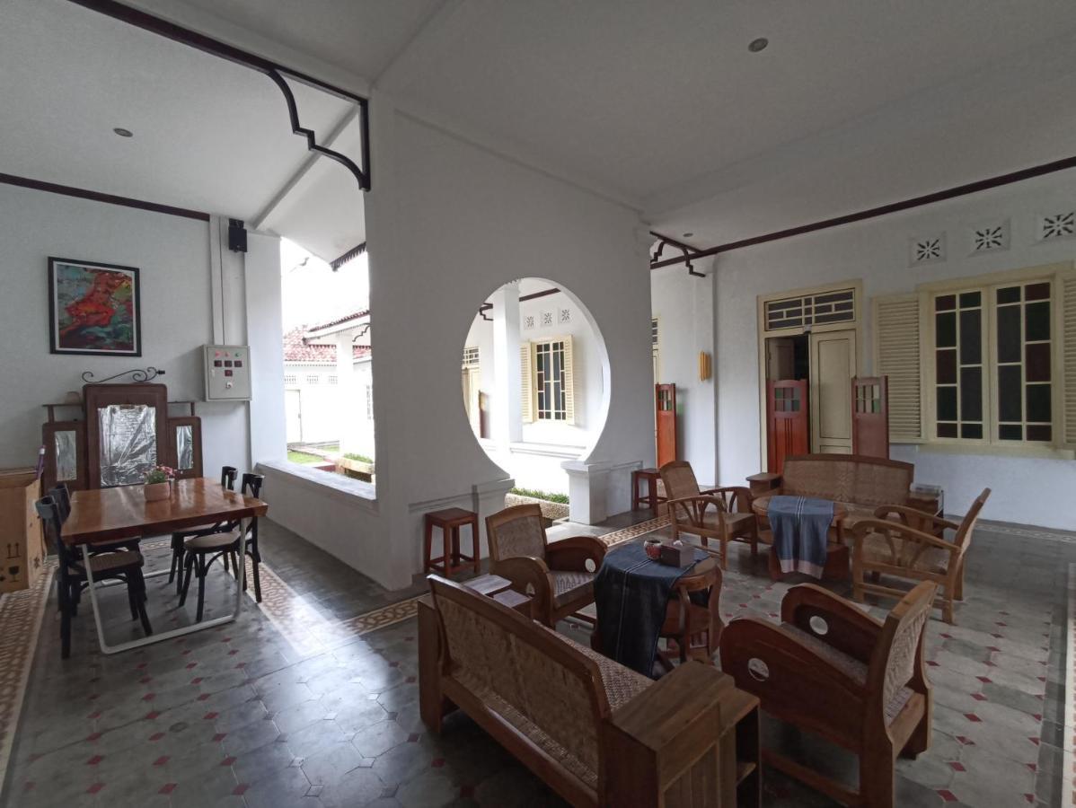 Mruyung Guest House Kota Lama Banyumas Mitra Reddoorz Εξωτερικό φωτογραφία