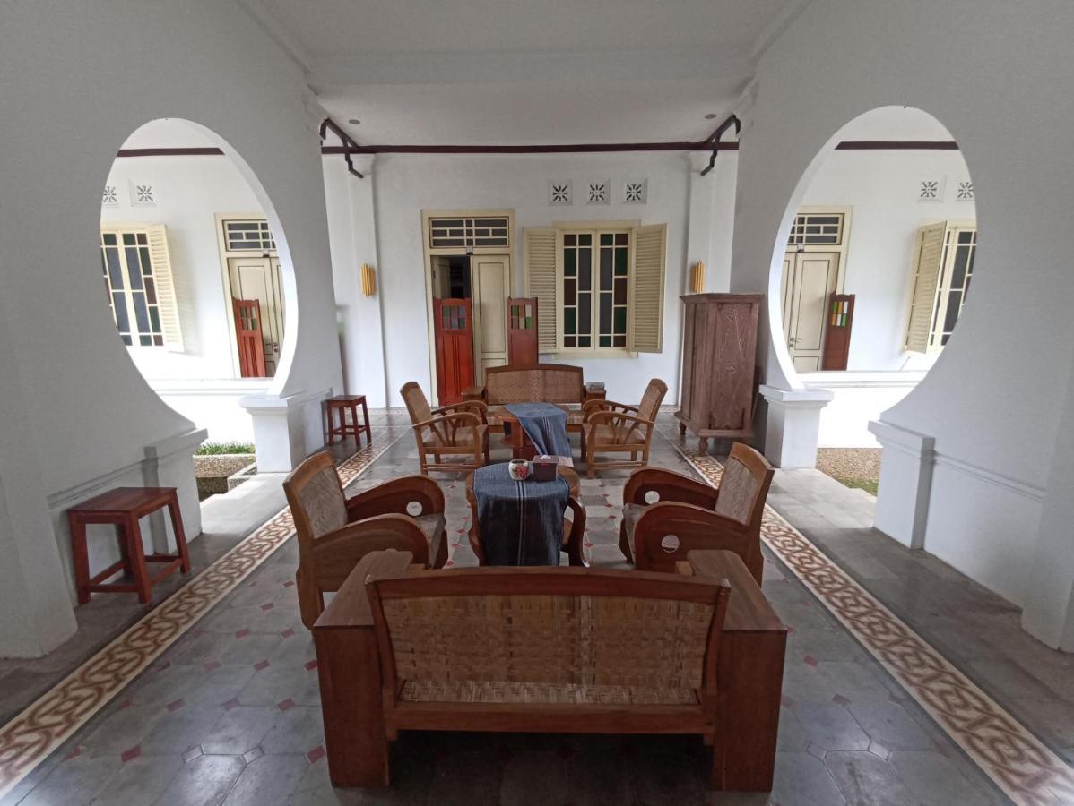 Mruyung Guest House Kota Lama Banyumas Mitra Reddoorz Εξωτερικό φωτογραφία